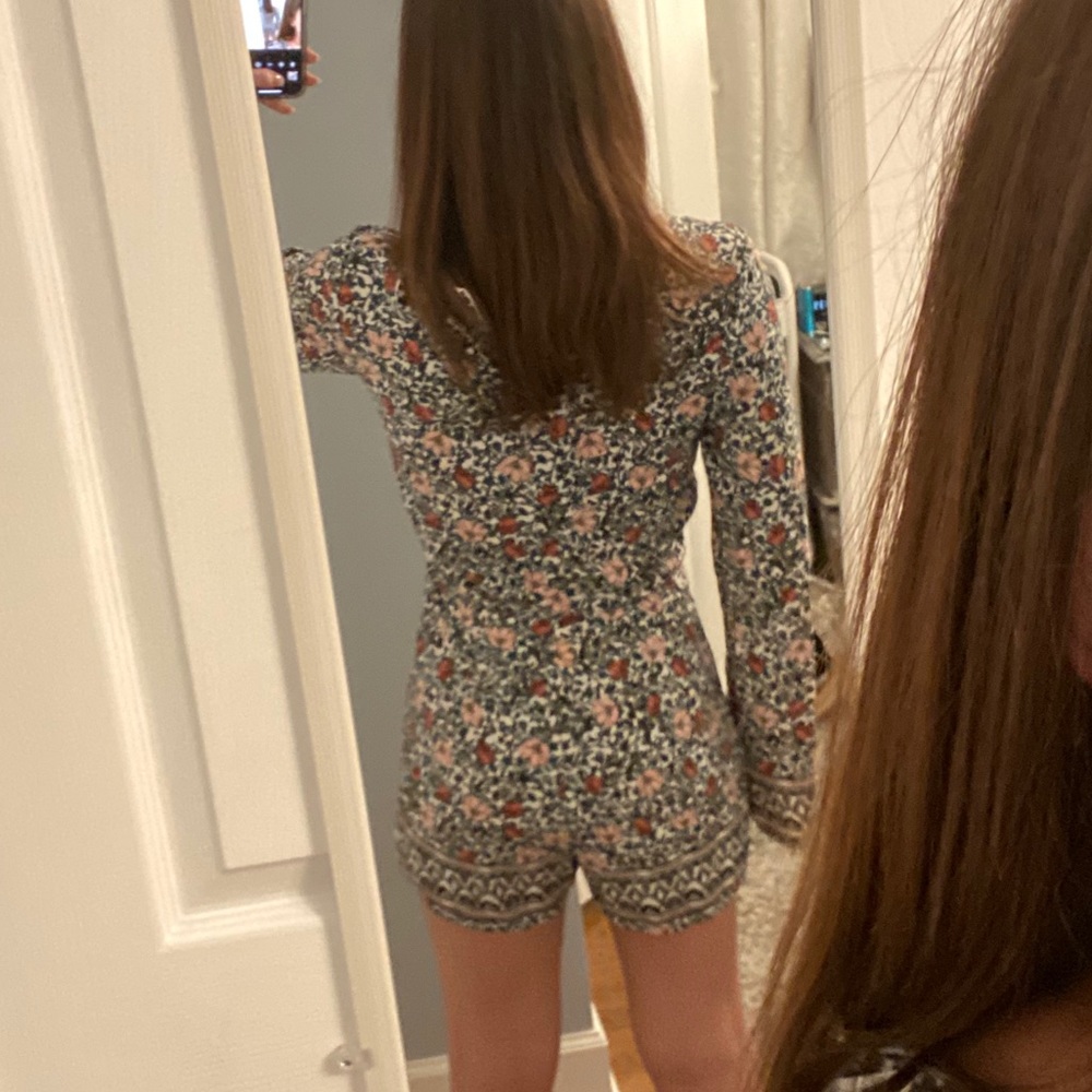 Sage Floral Lace Up Romper - Picture 4 of 6